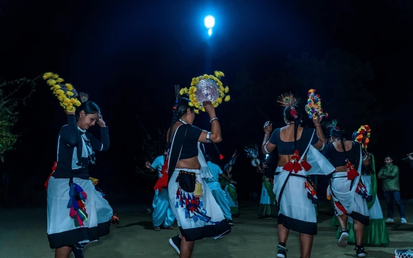 tharu dance in chitwan